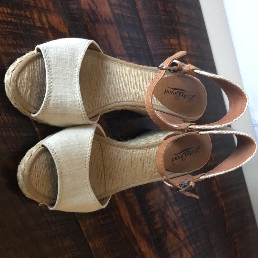 Lucky Brand sz 8 wedge sandals